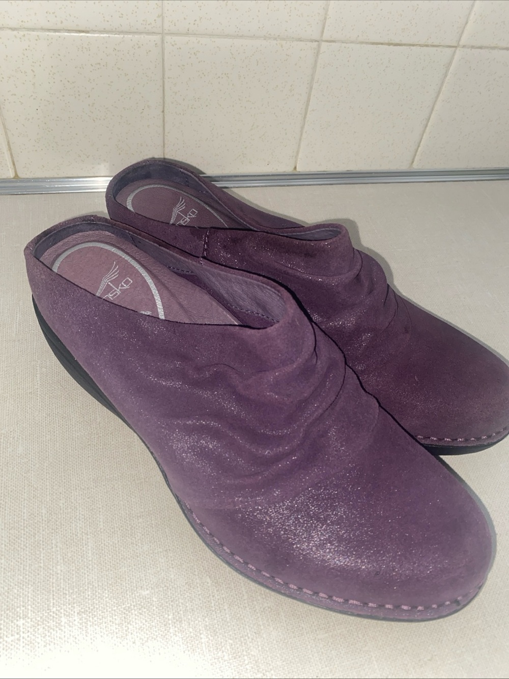 Dansko Amber Womens Wedge Mules Size 38 7.5-8  Comfort Clog Purple Suede